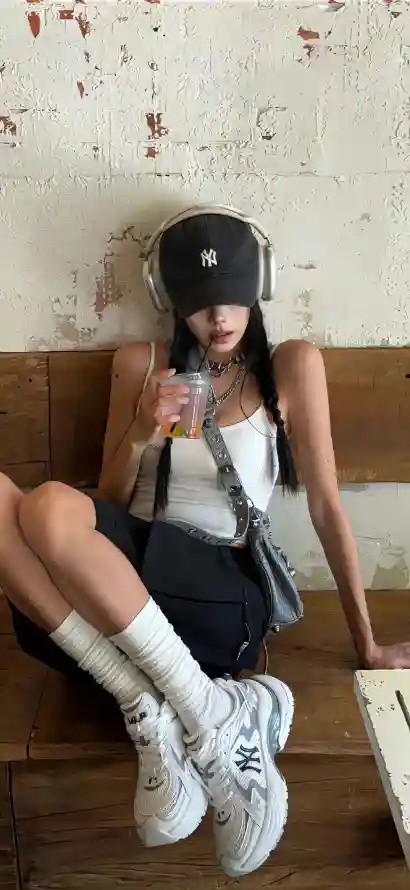 亚洲成Av人片在线观看无码专区：强奷漂亮脱肉丝袜与人妻系列免费资源全解析